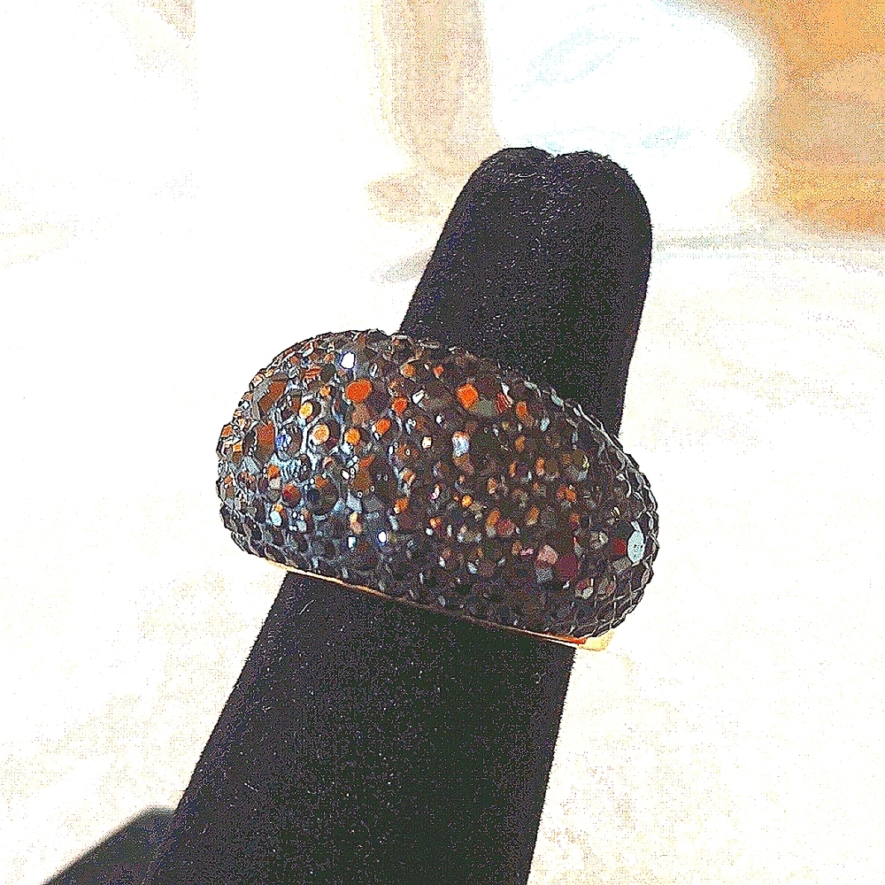 Swarovski black DOME CRYSTAL ring. Size 6
